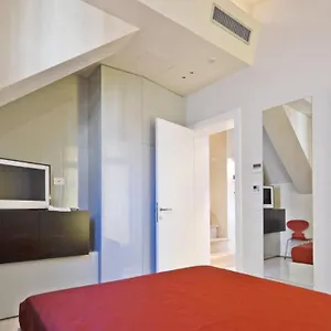 Apartment Ai Bareteri Luxury Canal View Venice