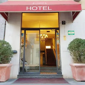 2* Hotel Boston
